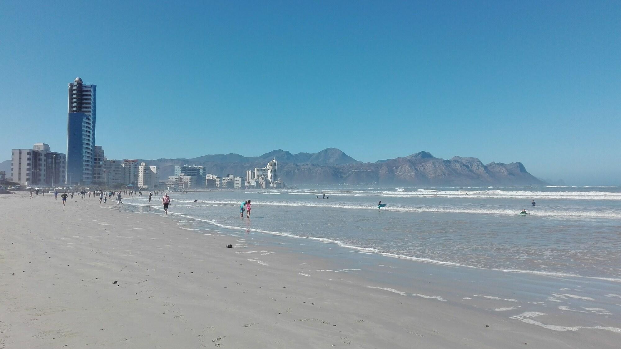 Фото Ocean Breeze Hotel