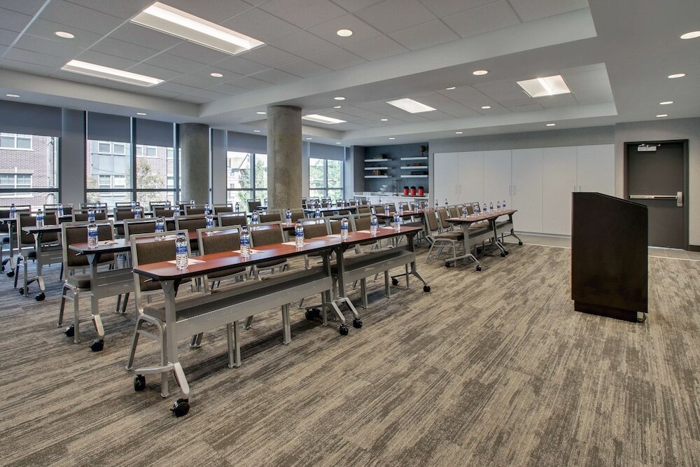 Фото Hyatt Place Iowa City Downtown