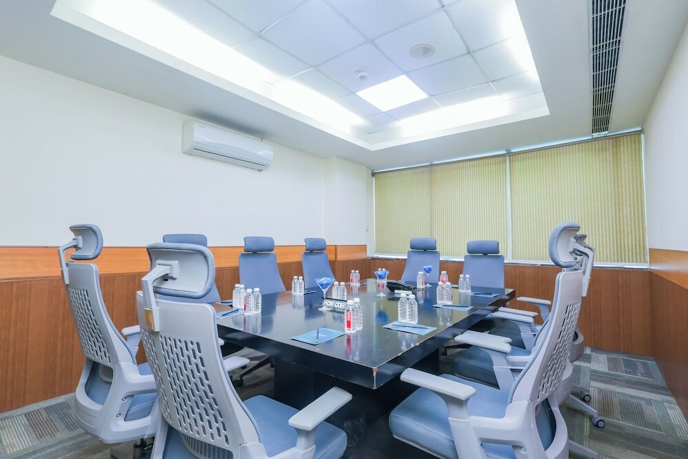 Фото Hyphen Business Hotel