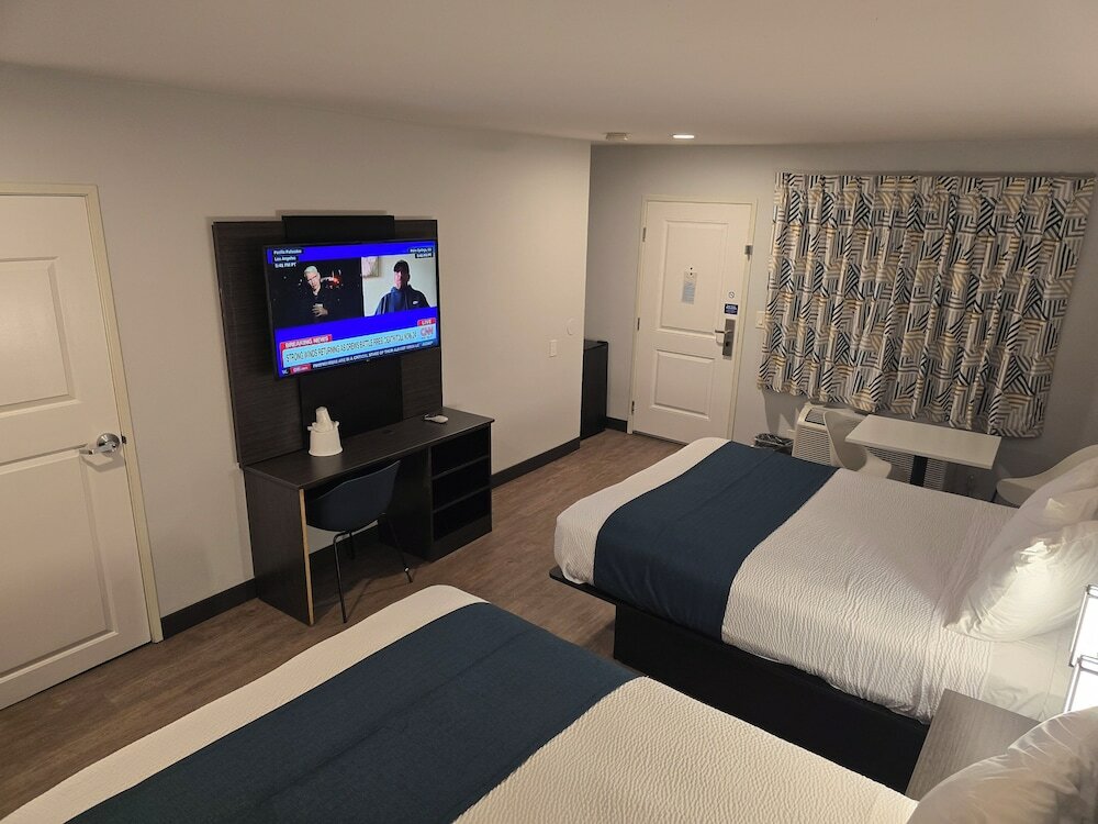 Фото Americas Best Value Inn Los Angeles at S Alvarado St