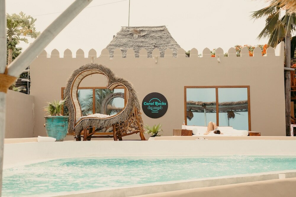 Фото Coral Rocks Hotel & Restaurant