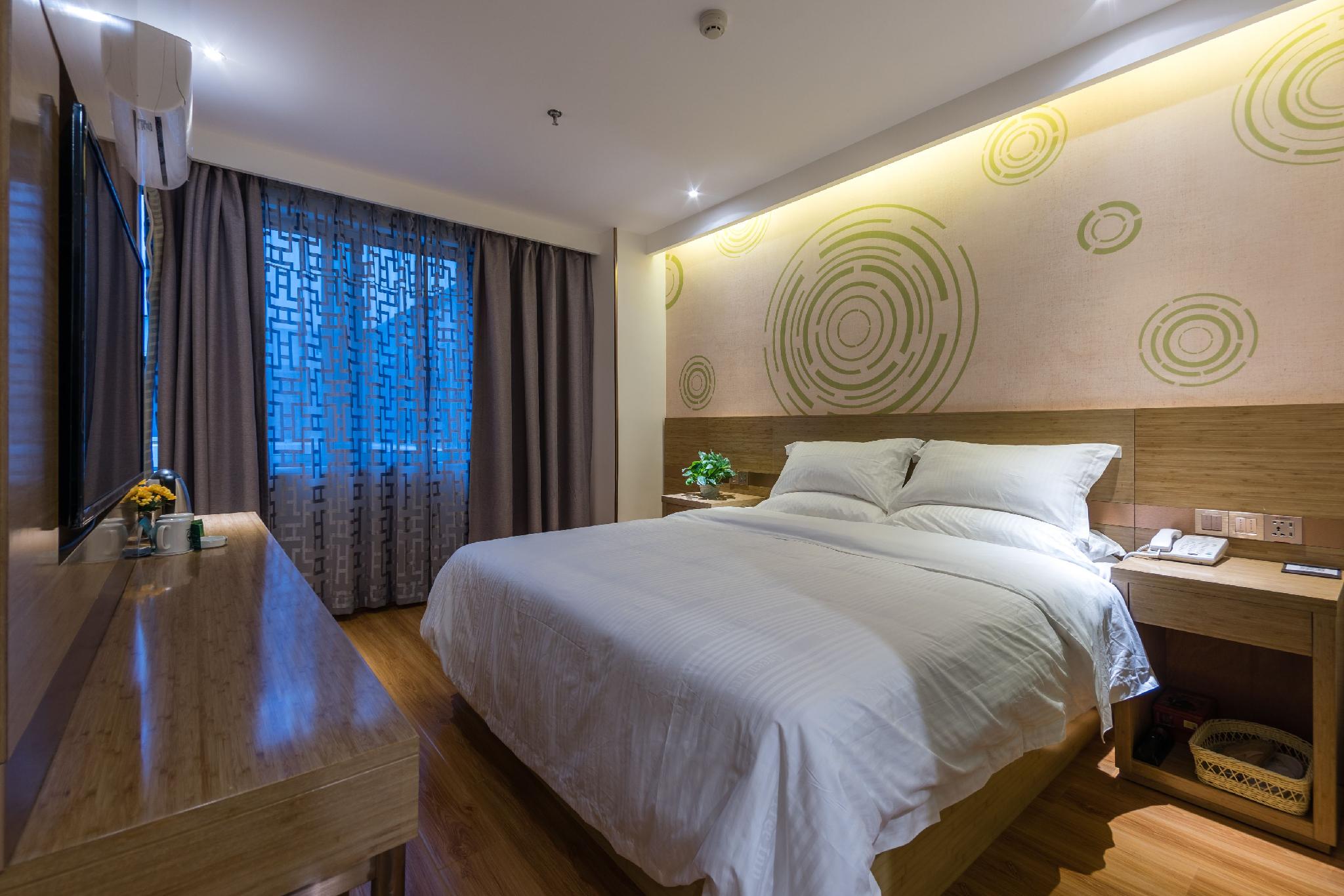 Фото GreenTree Inn XiAn Xincheng District Raily Station Wukou Metro Station Hotel