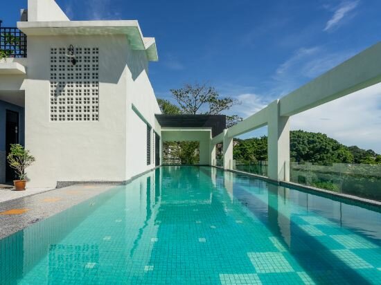 Фото Treasures Hotel and Suites