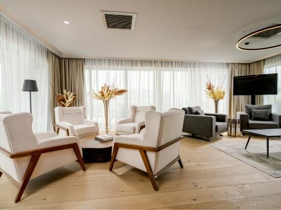 Фото Qosmo Brasov Hotel