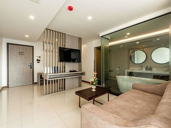 Фото Blackwoods Hotel Pattaya