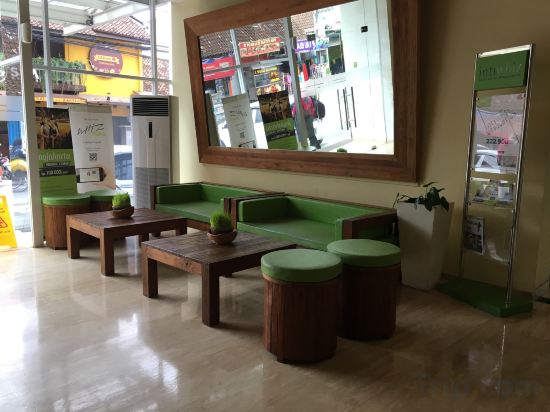 Фото Whiz Hotel Malioboro Yogyakarta