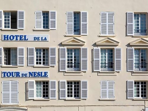 Внешний вид отеля Hôtel La Tour de Nesle La Rochelle Vieux Port в Ле Рошели, фото 4