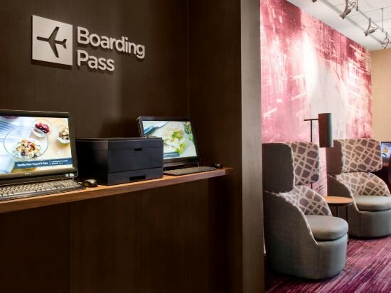 Фото Courtyard by Marriott Newark Elizabeth