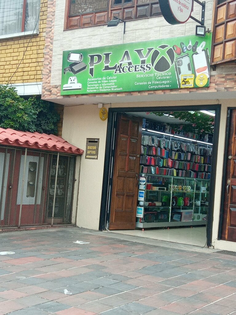 Items for mobile phones Play Access, Bogota, photo