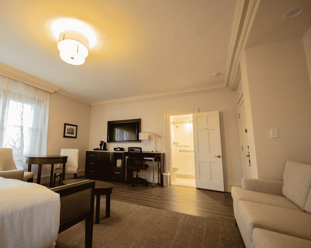 Фото The Grand Summit Hotel