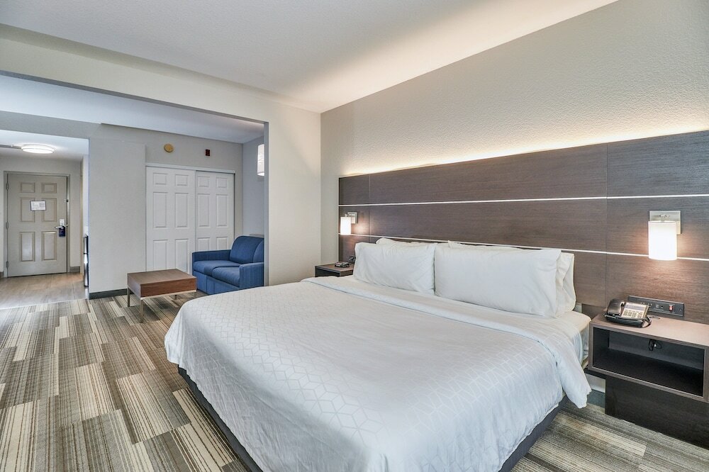 Фото Holiday Inn Express Hotel & Suites Clearwater/Us 19 N, an Ihg Hotel