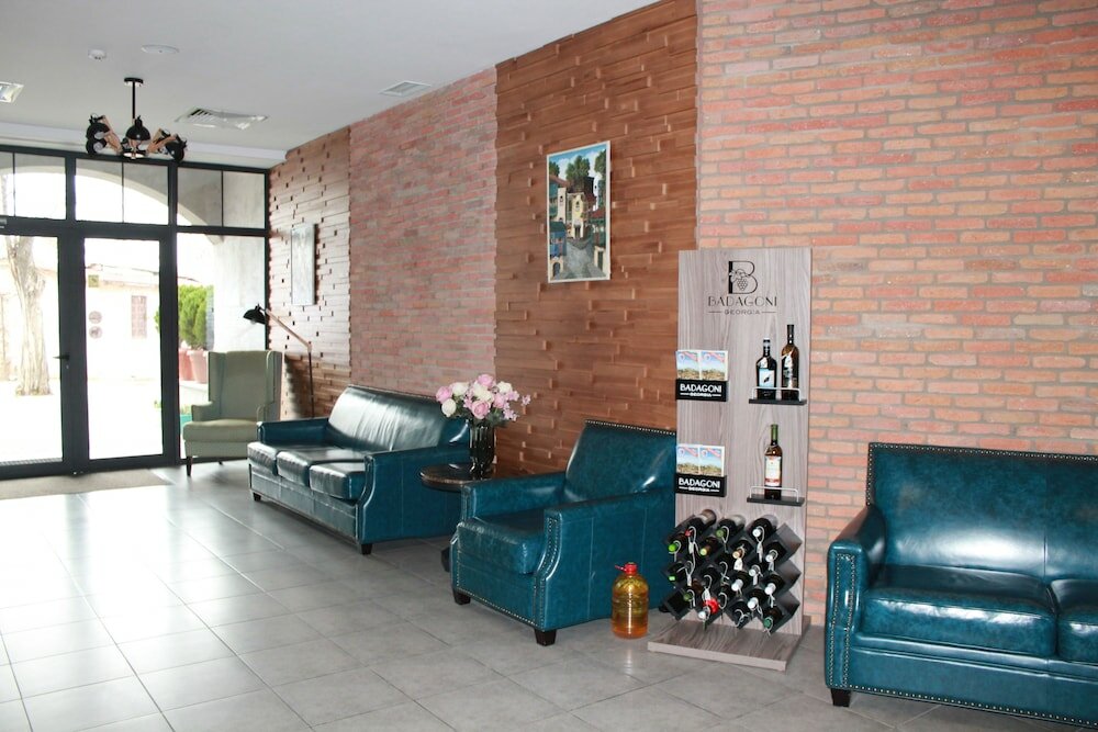 Фото Metekhi Line