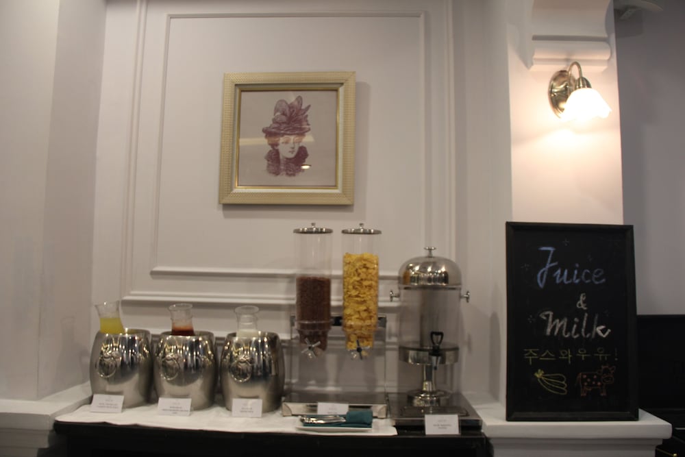 Фото Manoir Des Arts Hotel