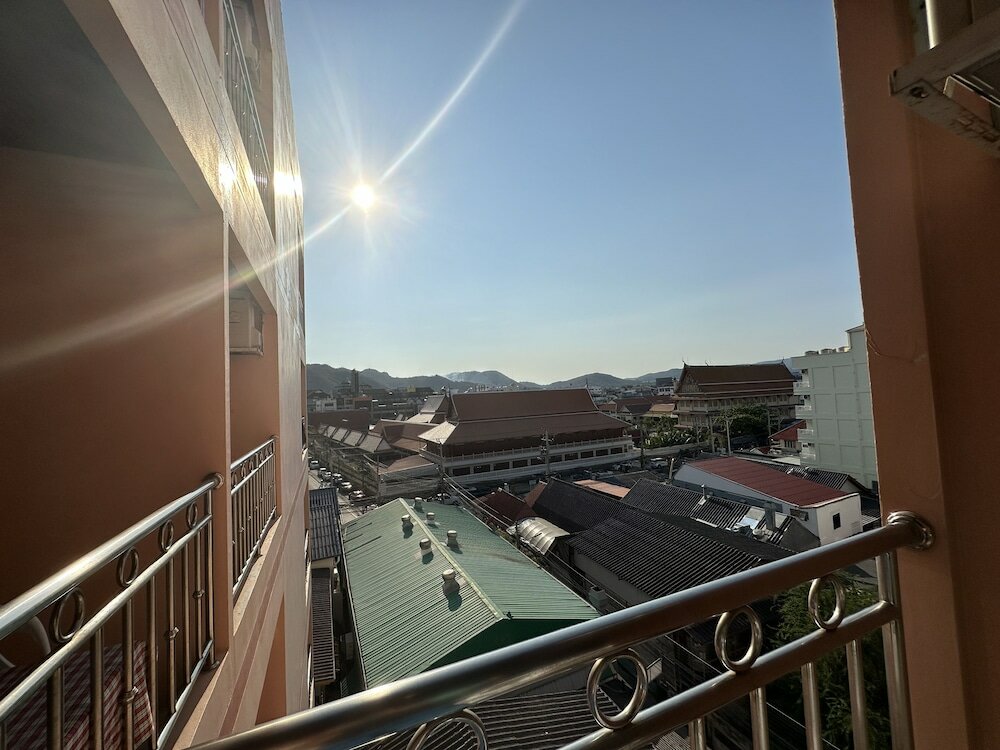 Фото Thipurai City Hotel