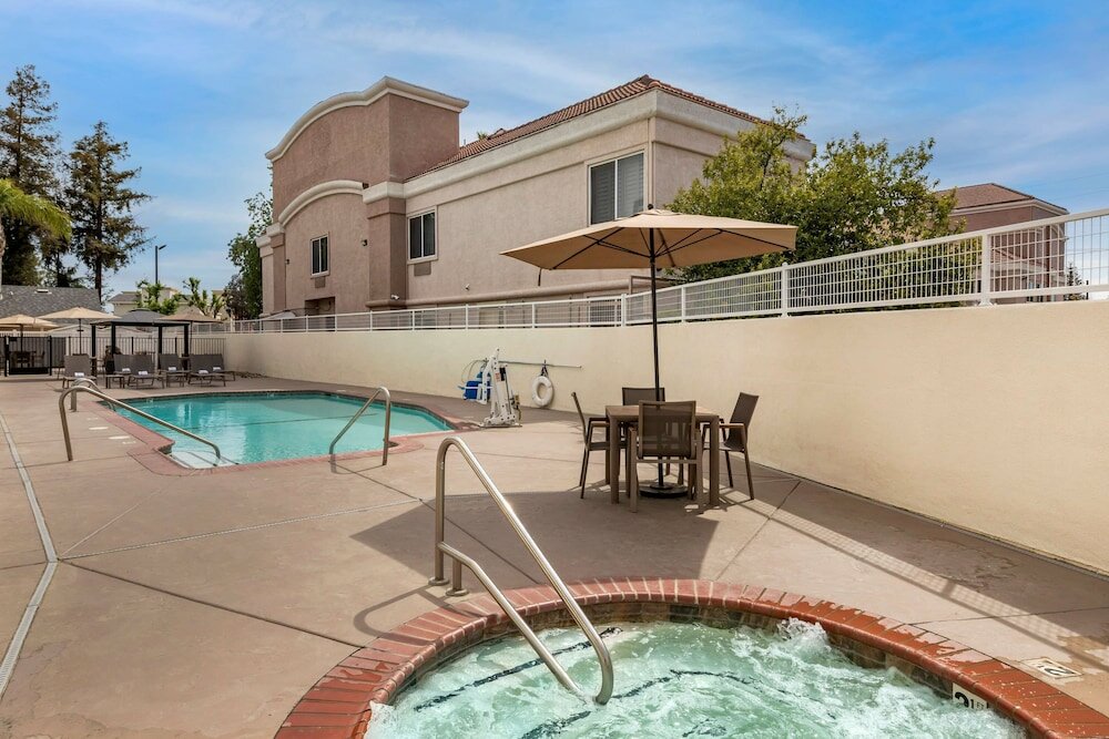 Фото Best Western Town & Country Lodge