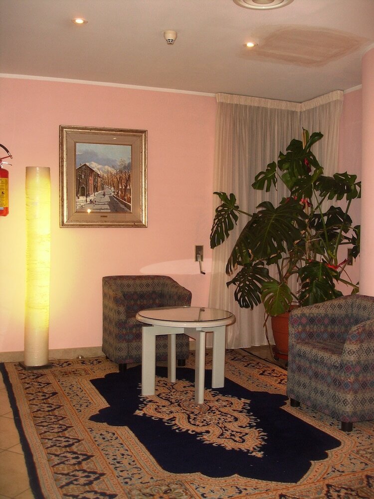 Фото Augustus Hotel