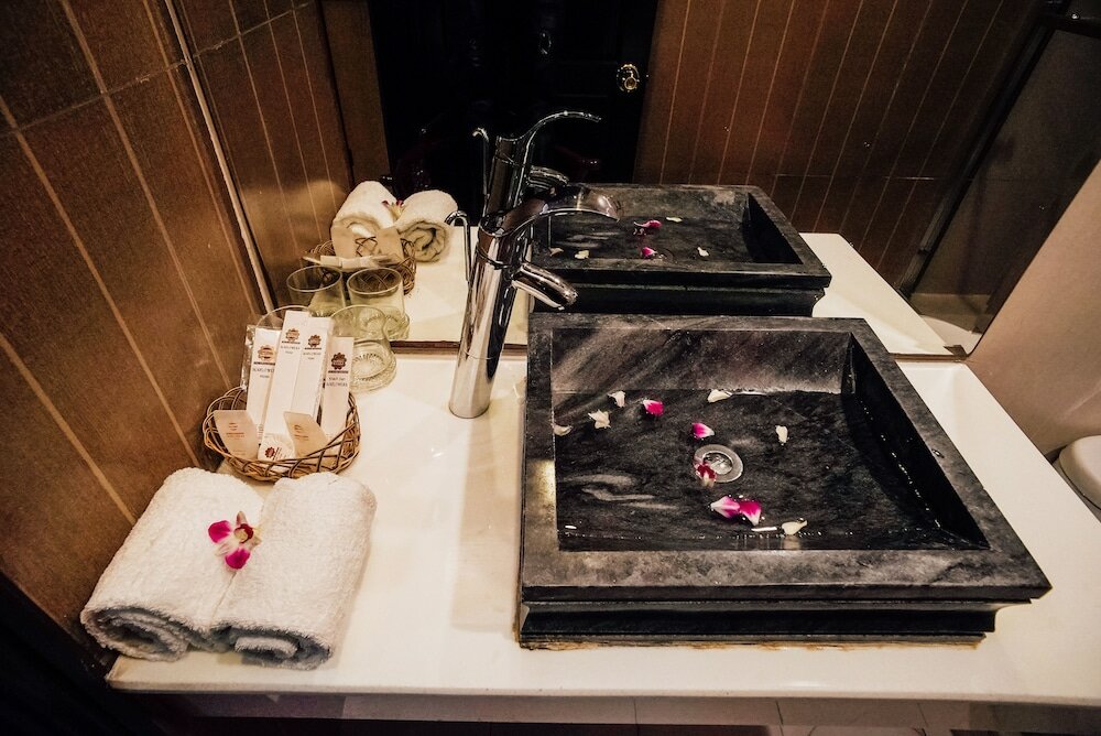 Фото Sunflowers Hotel