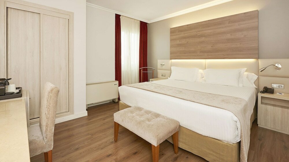 Фото Nh Córdoba Califa Hotel