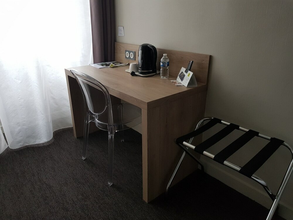 Фото Logis Hôtel À La Bonne Auberge