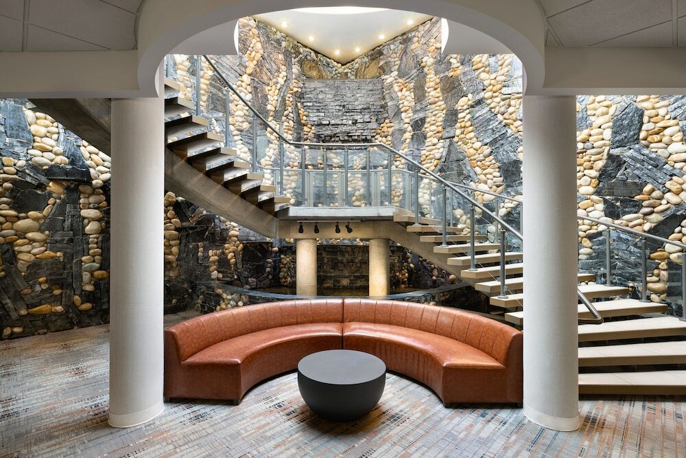 Фото Four Points by Sheraton Edmonton South