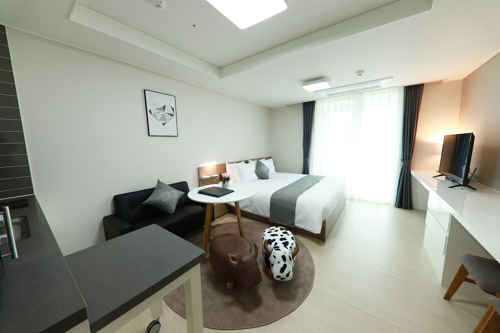 Фото Leeinstay Hotel