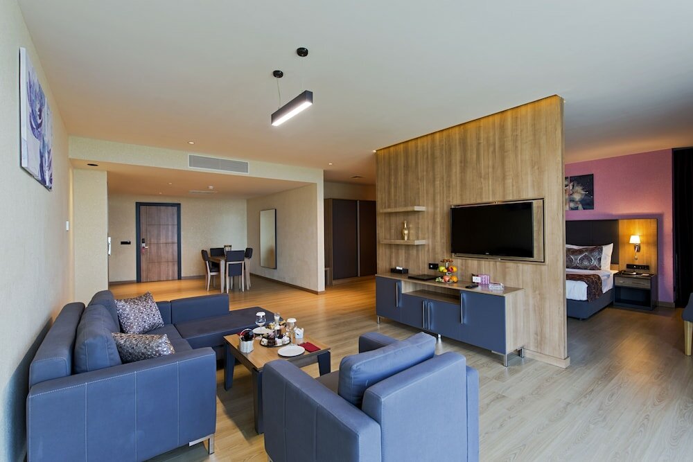 Фото Euphoria Batumi Convention & Casino Hotel