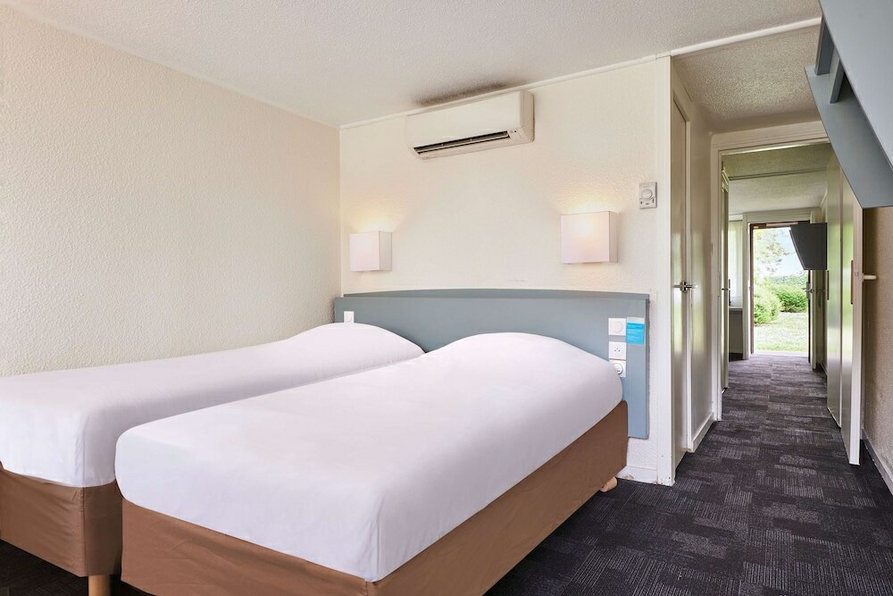 Фото Hotel Kyriad Direct Le Bourget Gonesse