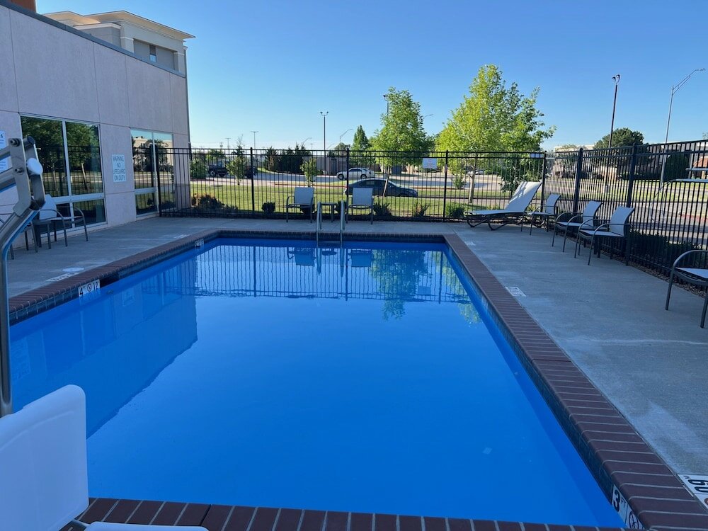 Фото Holiday Inn Express & Suites Moore, an Ihg Hotel