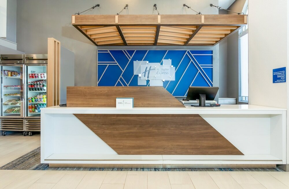 Фото Holiday Inn Express Clearwater East - Icot Center, an Ihg Hotel