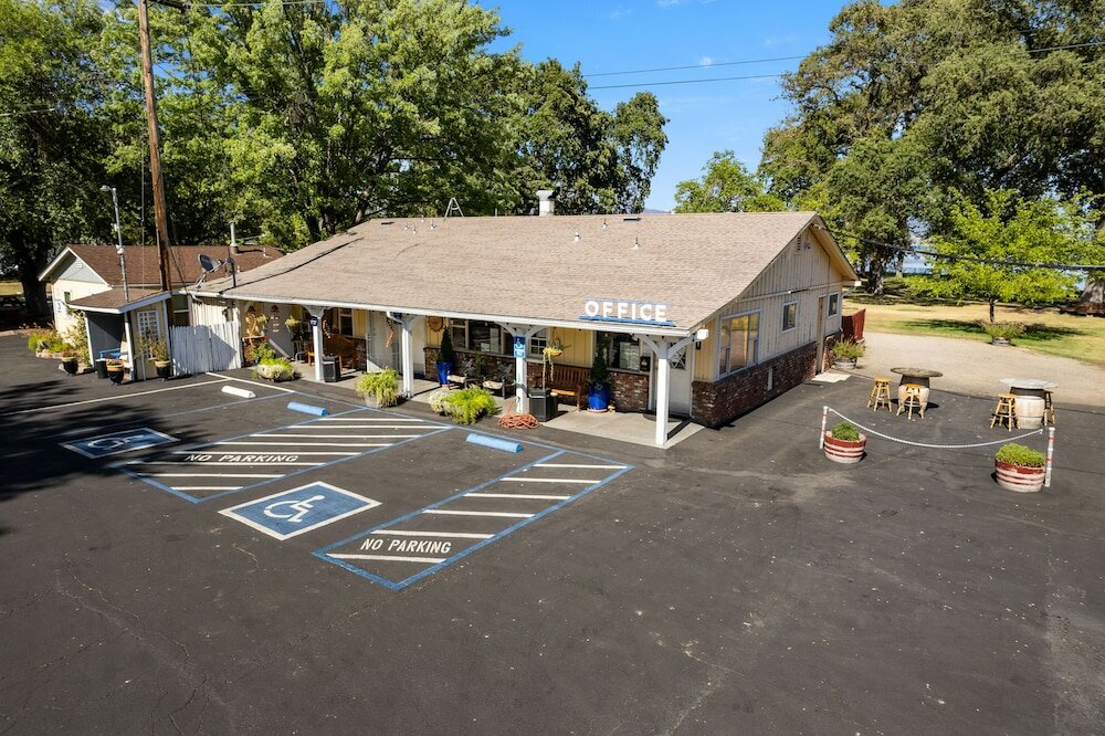 Фото Skylark Shores Resort