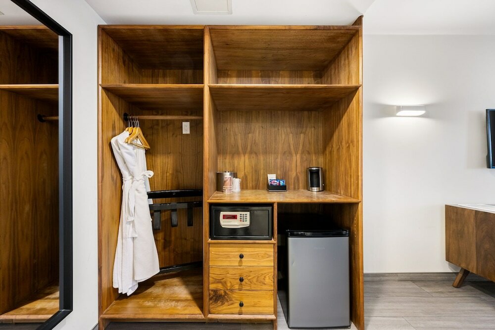 Фото Skylark Hotel