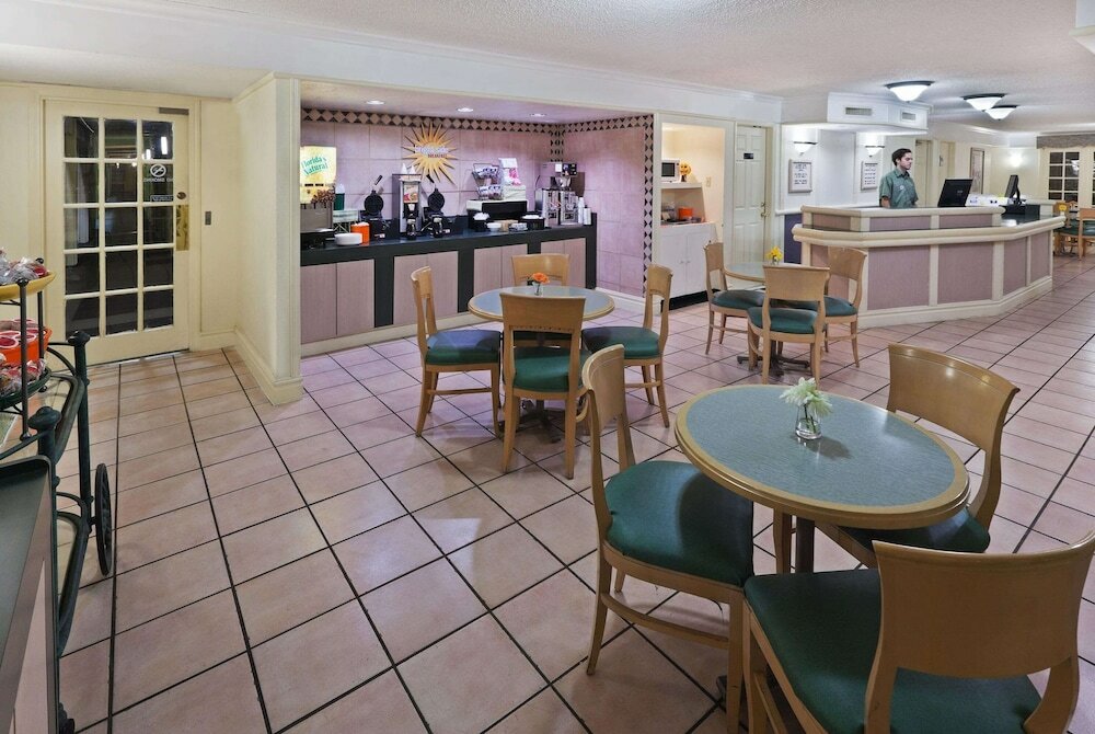 Фото La Quinta Inn by Wyndham Austin Oltorf