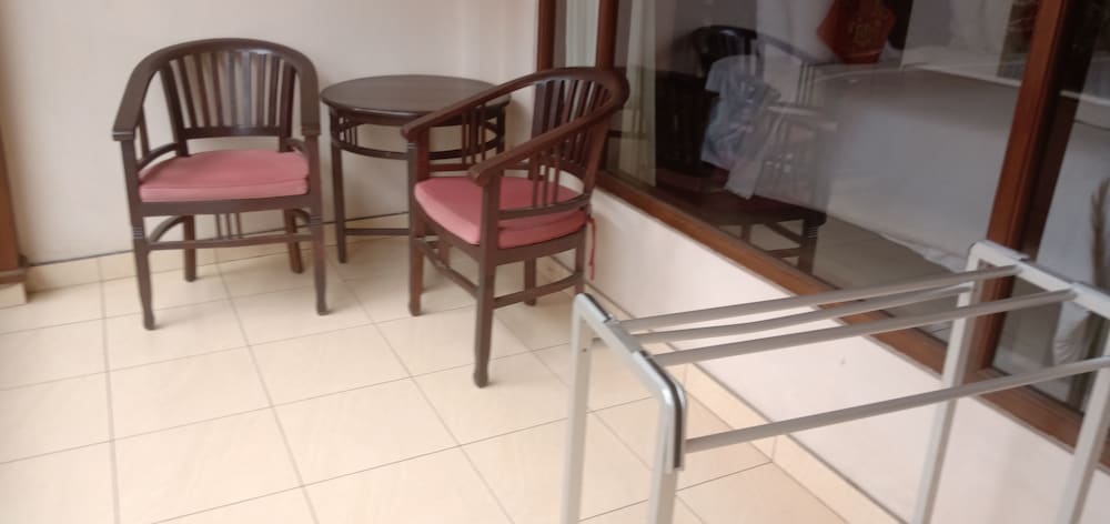 Фото Monkey Forest Bungalow