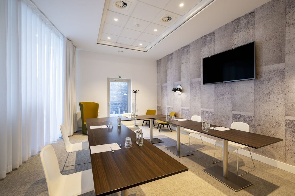 Фото Holiday Inn Express Mechelen City Centre an Ihg Hotel