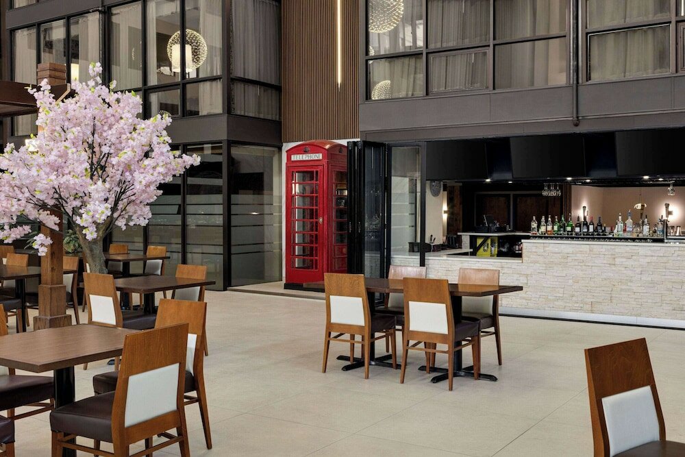 Фото Wyndham Edmonton Hotel and Conference Centre