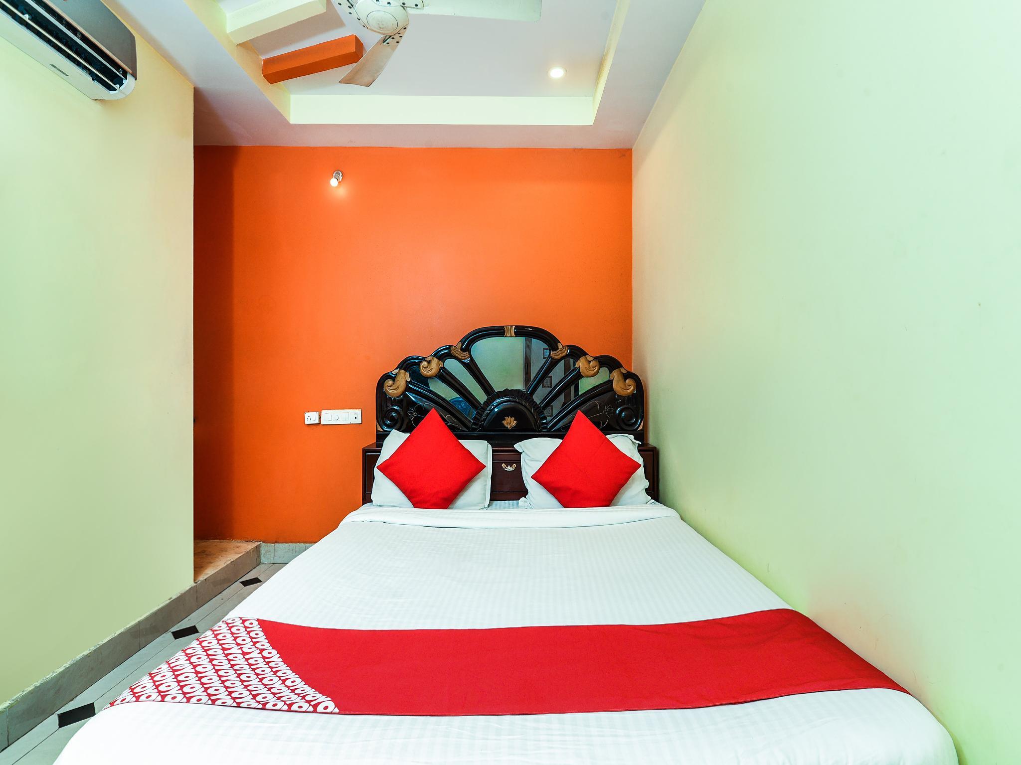 Фото Oyo 13425 Sindhura Guest House
