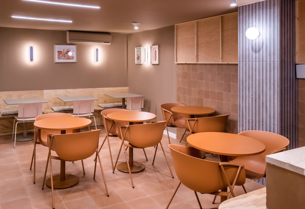 Фото Latroupe Poblenou Beach