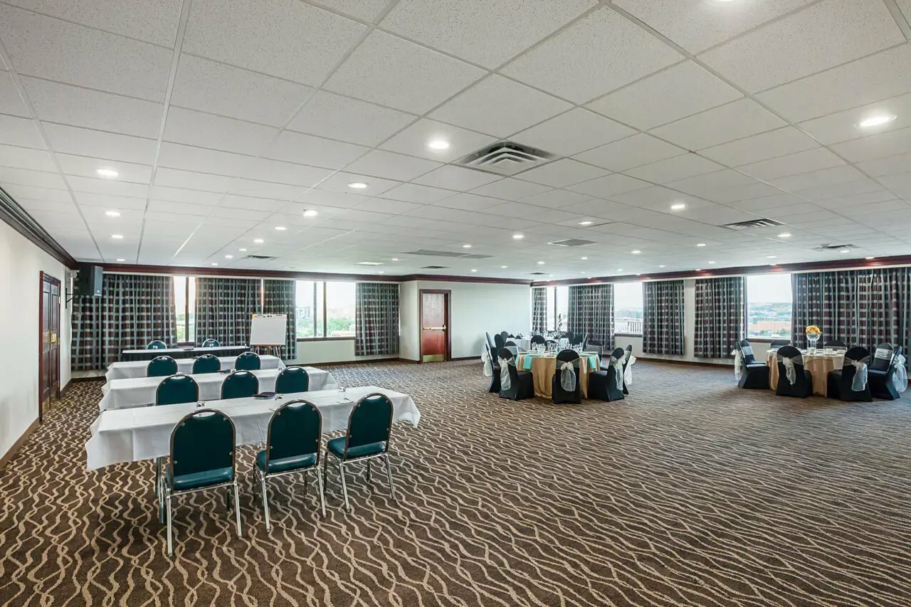 Фото Quality Inn & Suites Cincinnati Downtown