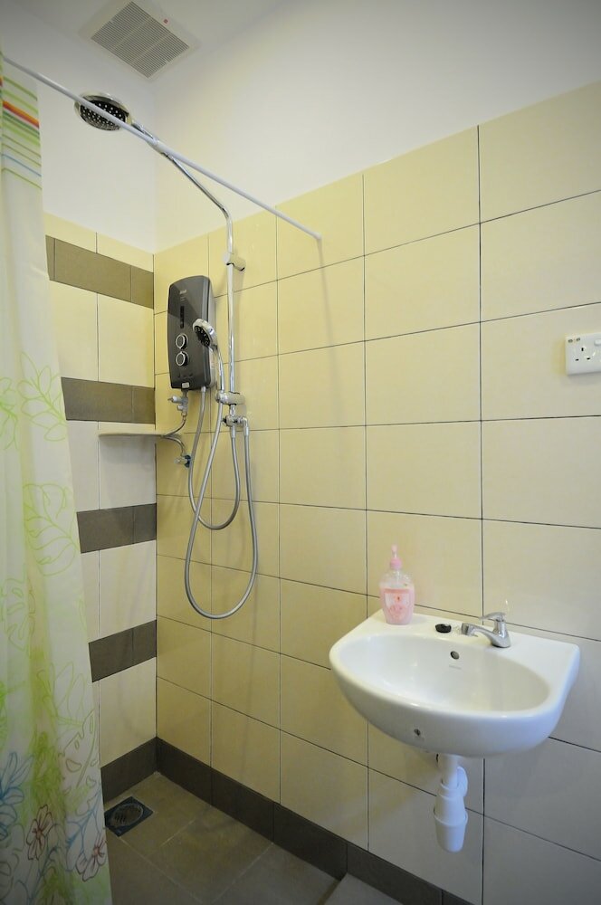 Фото Thirty Three Stewart Houze Guest House