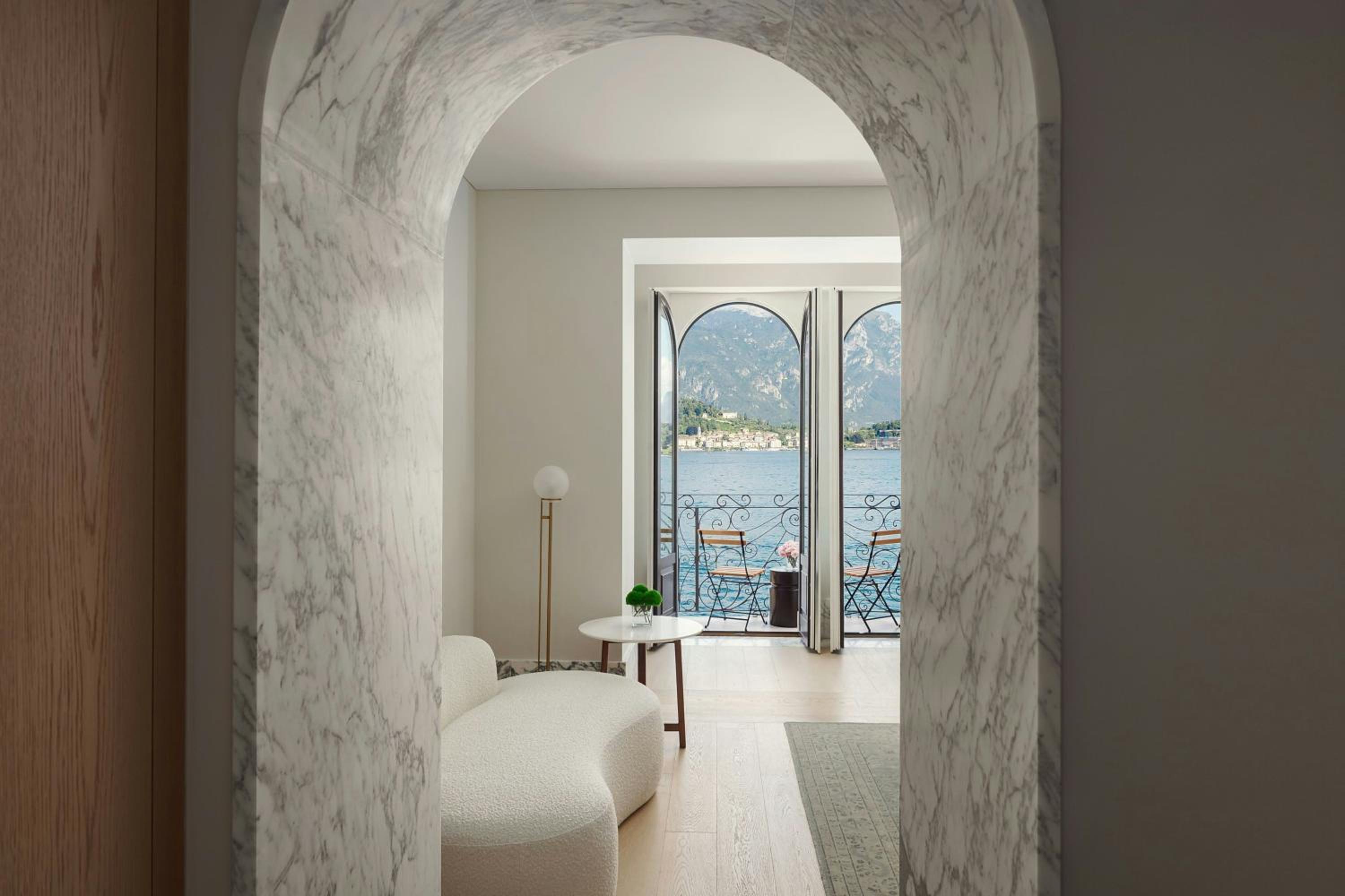 Фото Britannia Excelsior