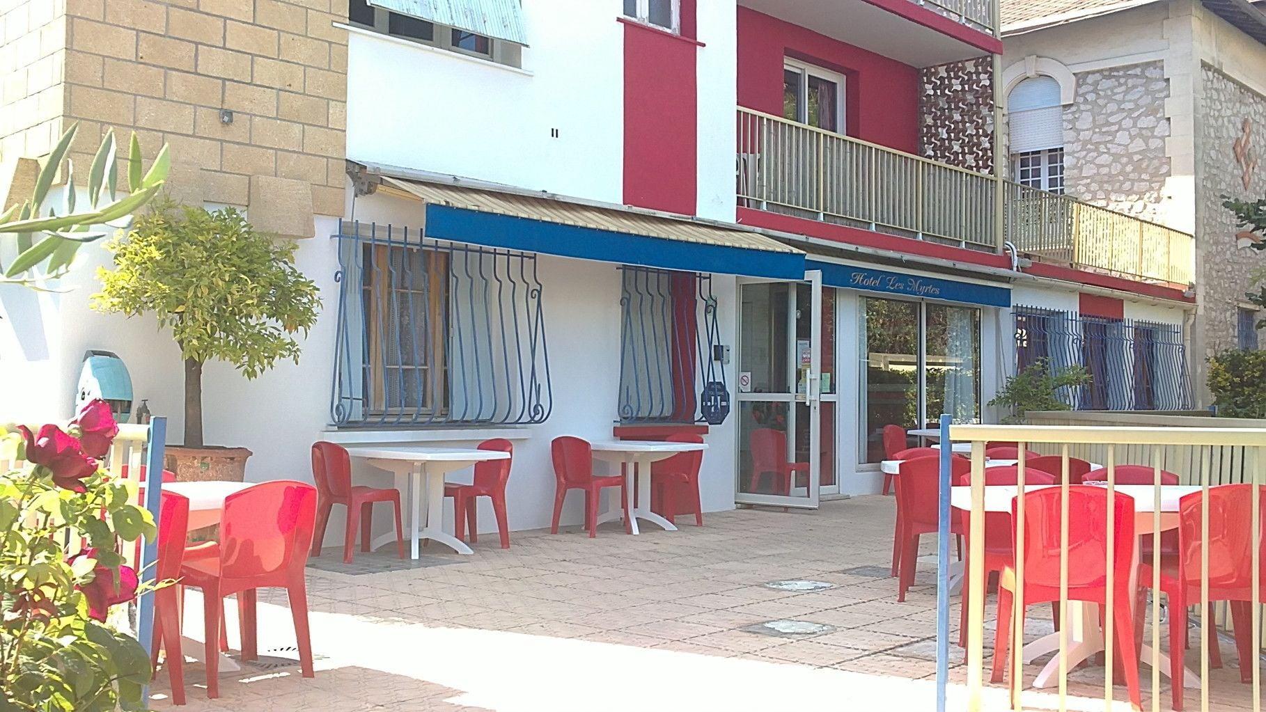 Фото Hôtel Les Myrtes