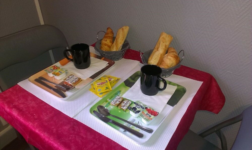 Фото Hipotel Paris Gambetta Republique