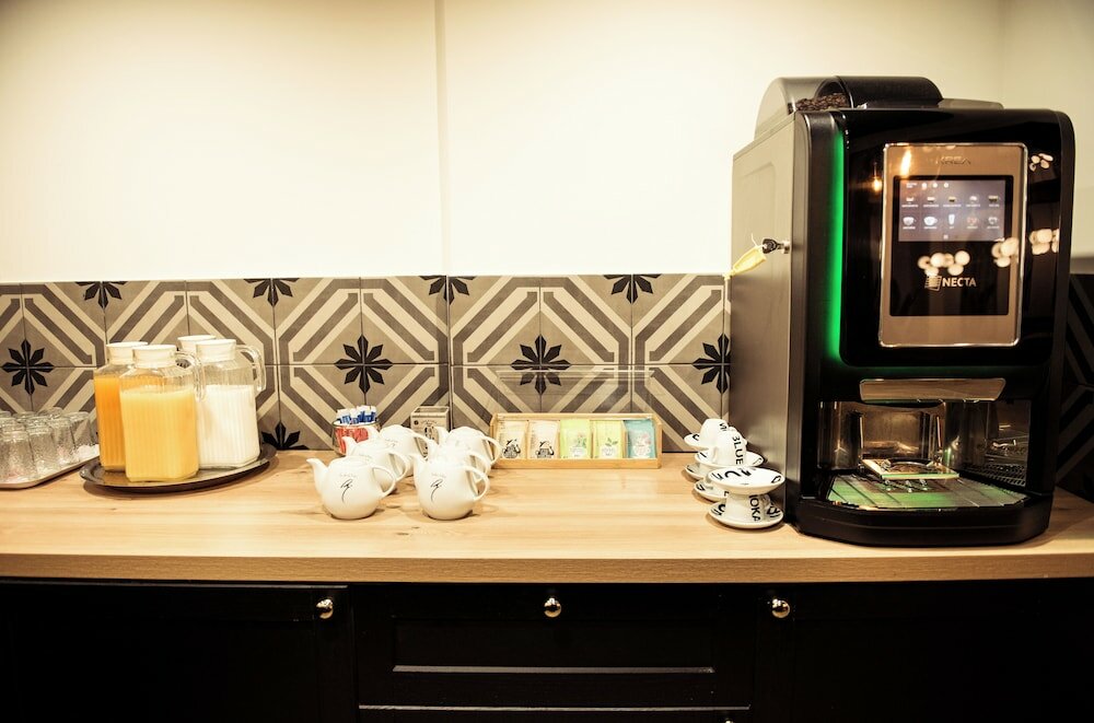 Фото Kyriad Marseille Centre Paradis