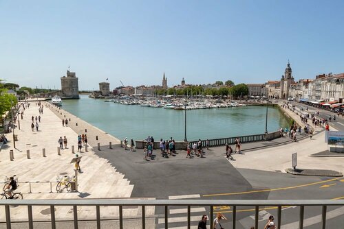 Внешний вид отеля Hôtel La Tour de Nesle La Rochelle Vieux Port в Ле Рошели, фото 5