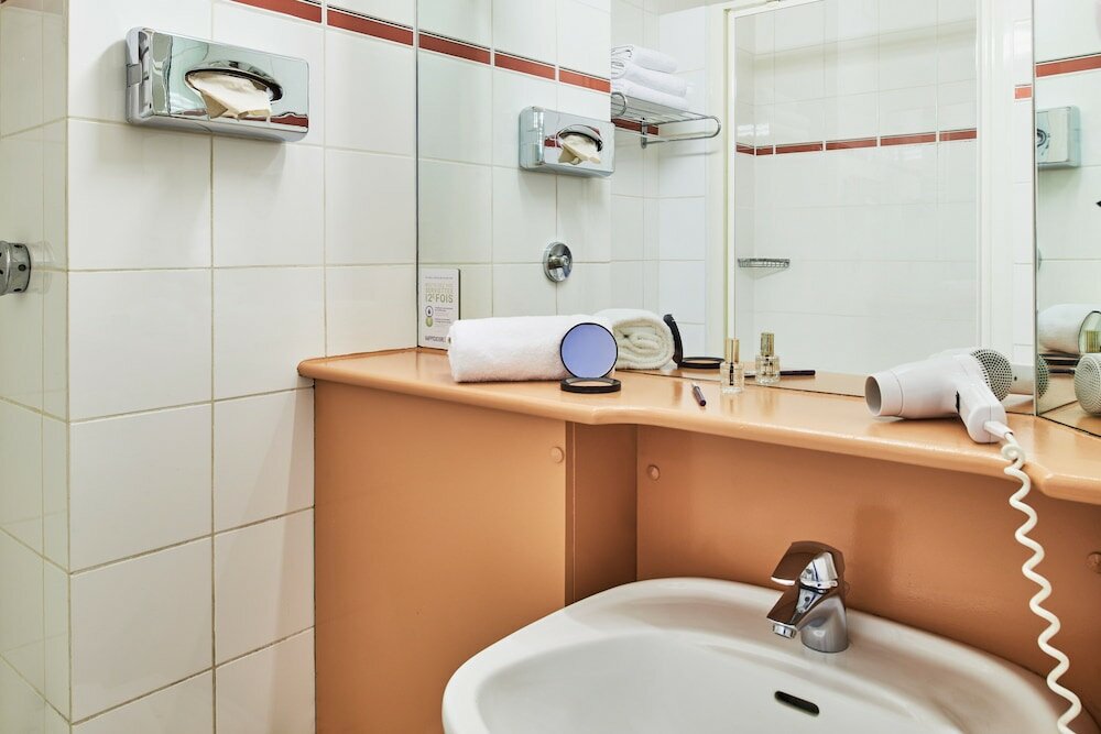 Фото Hotel Chromatics by HappyCulture