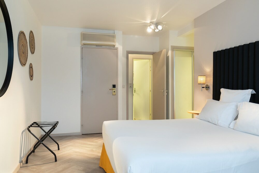 Фото Hotel Chromatics by HappyCulture