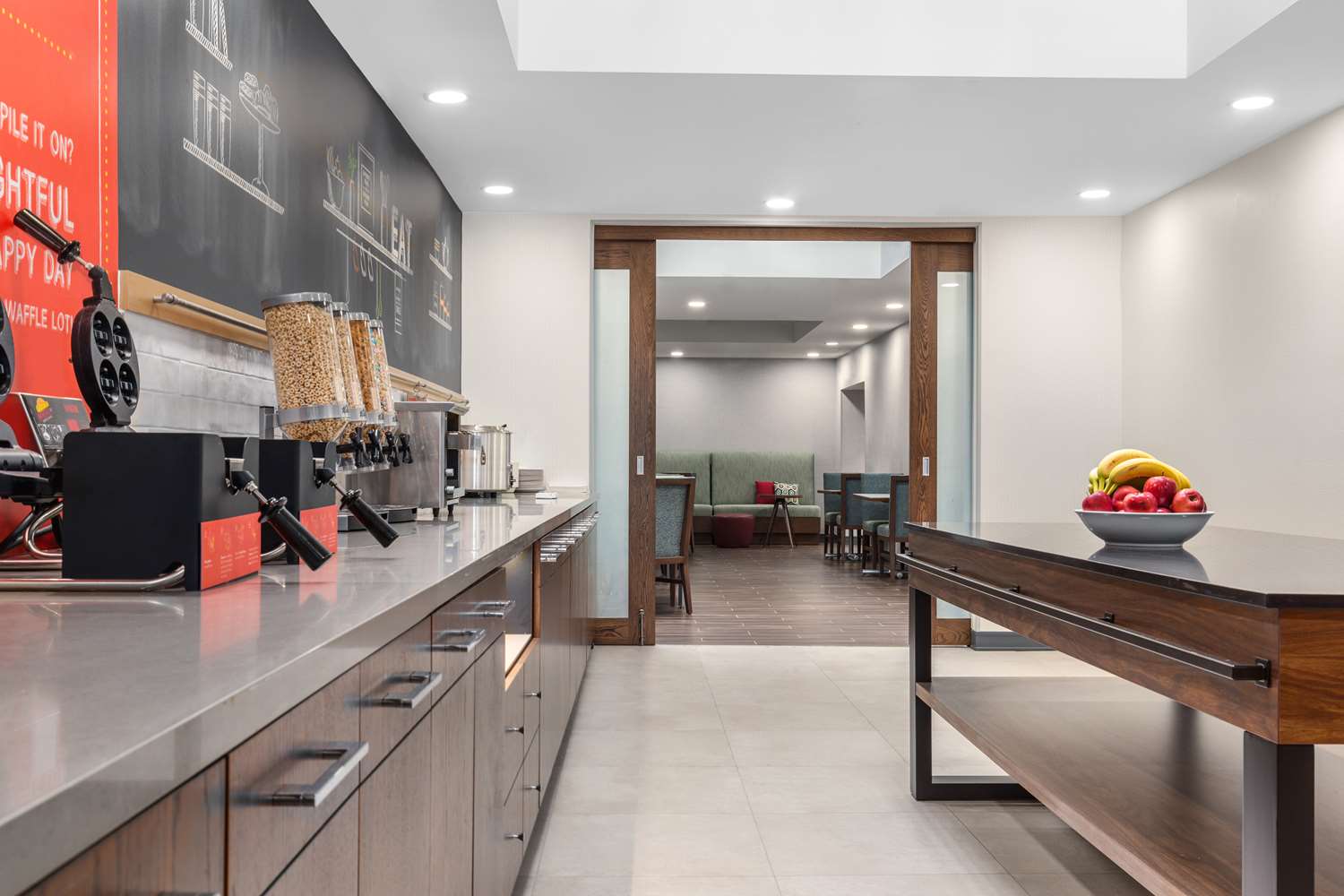 Фото Hampton Inn & Suites by Hilton Toronto Downtown