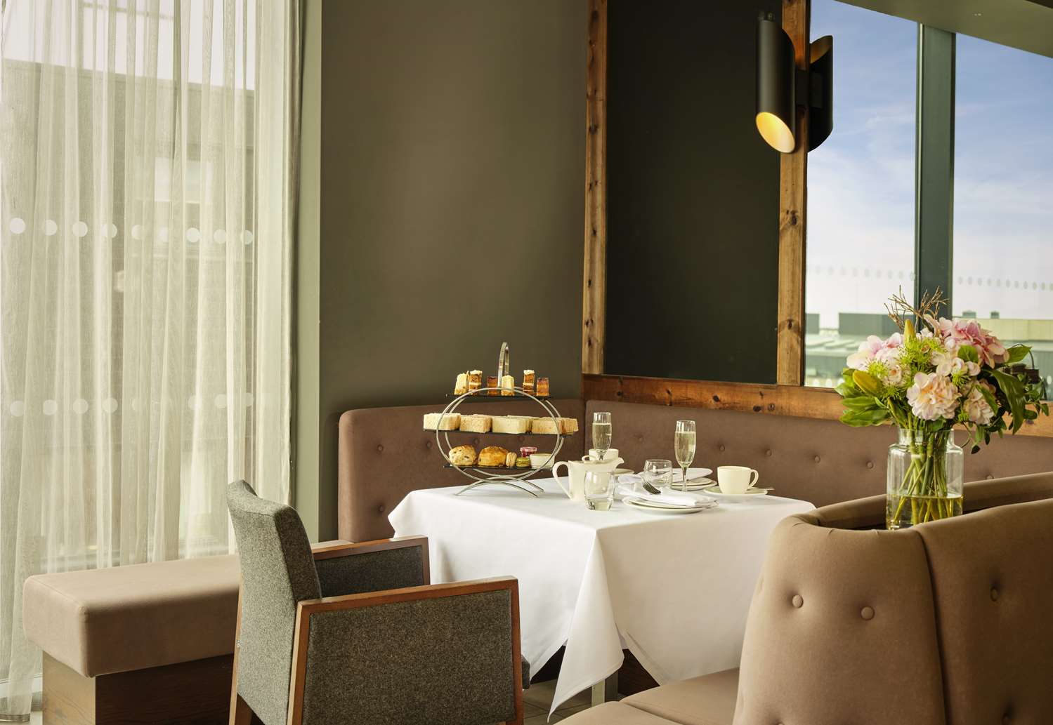 Фото DoubleTree by Hilton Hotel Lincoln