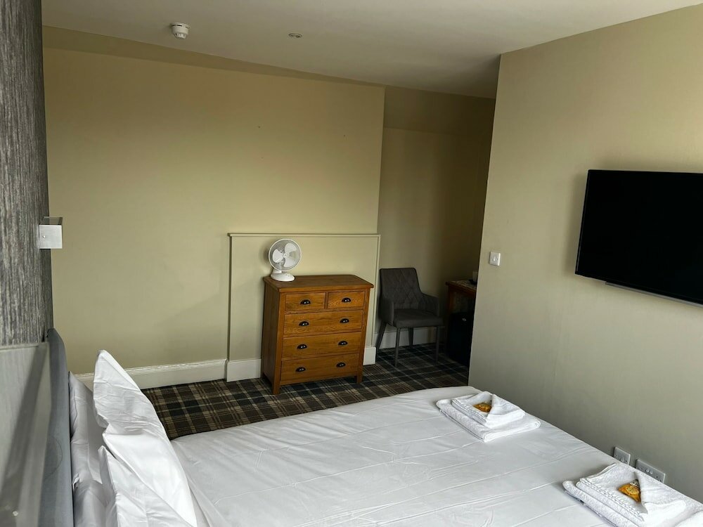 Фото Crown Court Hotel & Bar