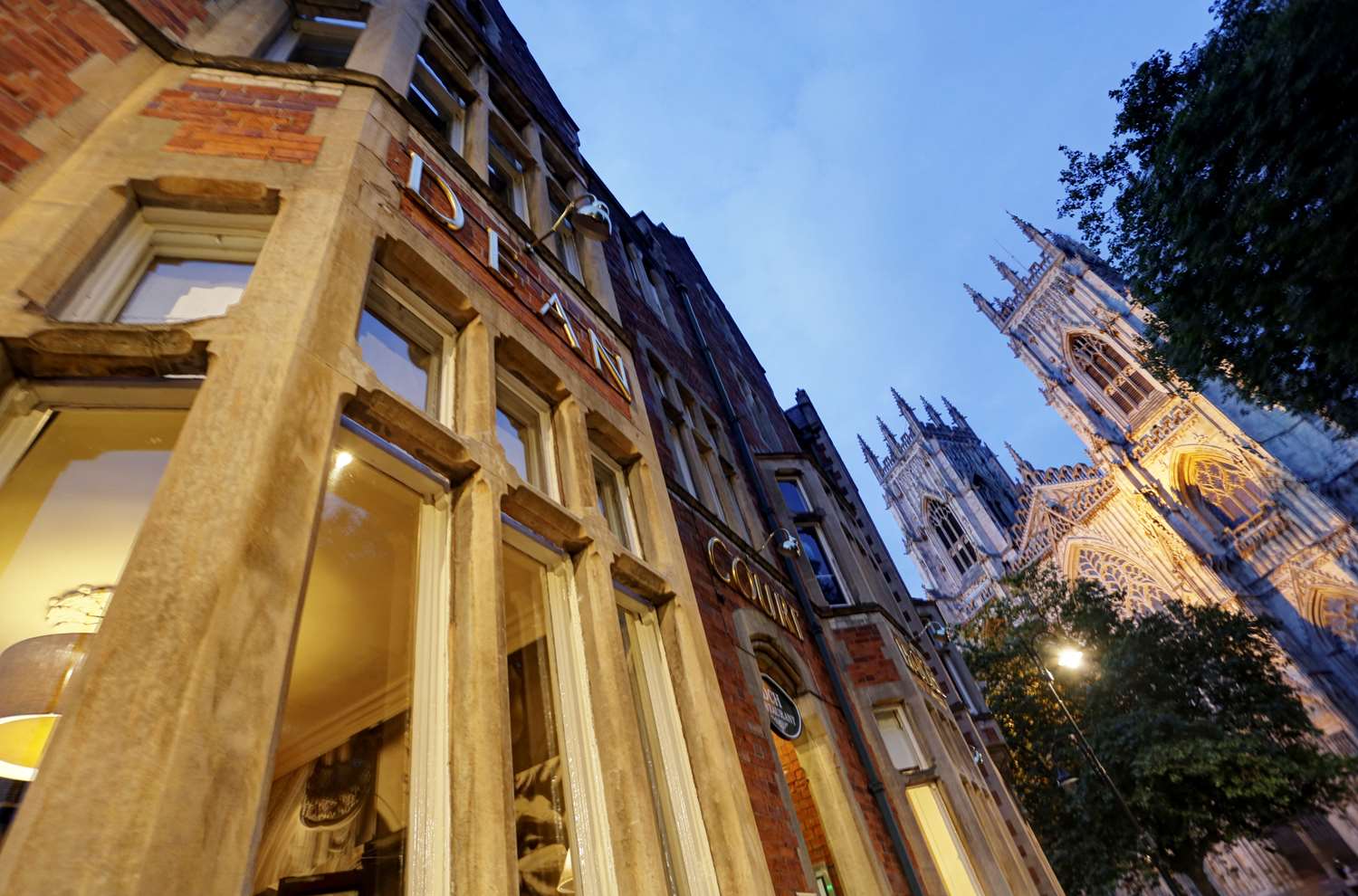 Фото  Dean Court